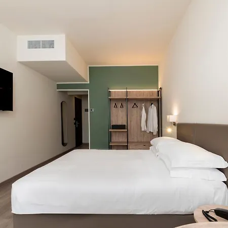 Hotel Plaza 4*