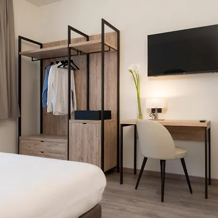 Plaza Hotel 4*