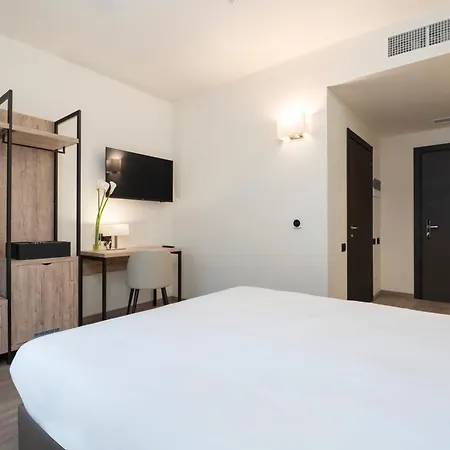 Hotel Plaza 4*